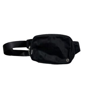 ❌SOLD❌ Lululemon Black Everywhere Belt Bag 2L🖤